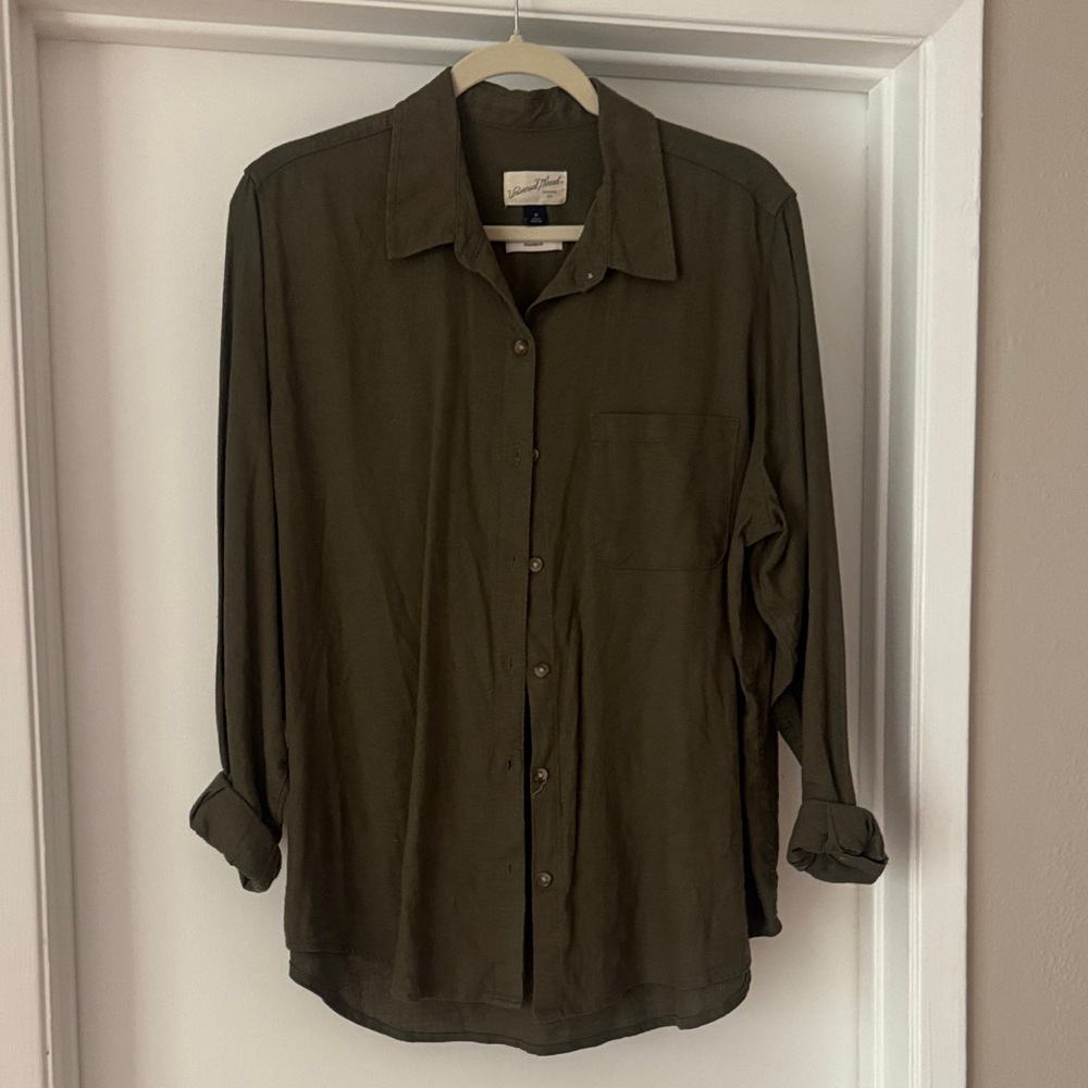 Universal Thread Women's Olive Button-Down Shirt